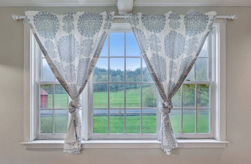South Pomfret House | Six Ski Hill Home with Mountain Views, Pet-Friendly