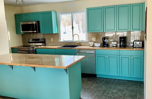Springfield House | Ski Farm/Huge Pool/ Fireplaces/25 Min to Okemo