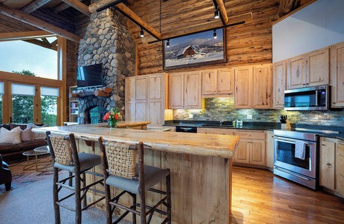 Steamboat Springs Cabin | Ski-In Luxury Log Lodge w/Hot Tub & Wild Blue Gondola Views