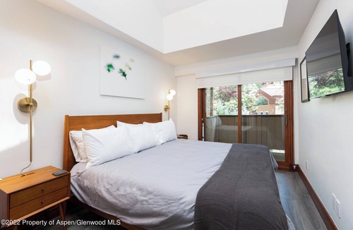Aspen Condo | Ski In/Out Condo Next to Little Nell Ski Run and Gondola