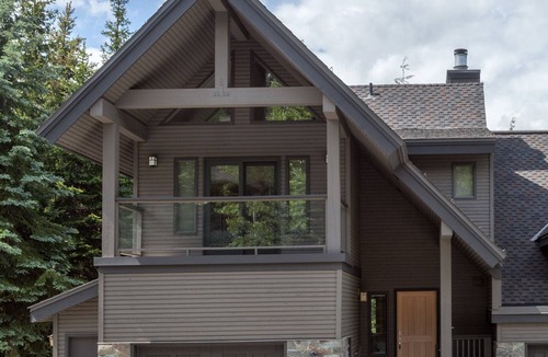 Upper Village House | Ski ~In~/Out Townhouse-Whistler & Blackcomb-Sleeps 10- Hot Tub