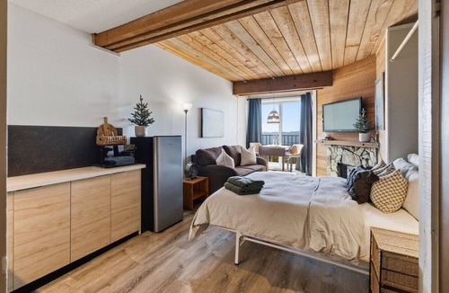 Big White Ski Resort Condo | Ski-In/Ski-Out Studio | Mountain Views
