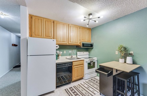 Red River Condo | Ski-In/Ski-Out Main Street Condo: Newly Renovated