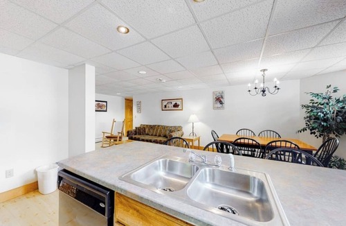North Troy Condo | Ski-in/ski-out mountain-view condo next to Grammy Jay trail w/board games, W/D