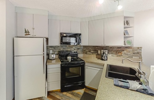 Winter Park Apartment | Ski-In/Ski-Out Studio with Gas Fireplace & Shared Pool, Hot Tub, Gym, Game Room