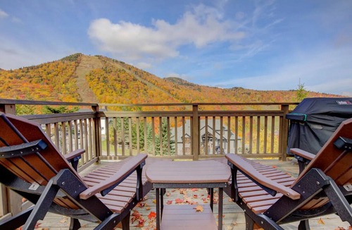 Killington House | Ski-on Ski-off w Private Hot Tub & Sauna!