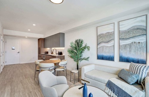 North Beach Condo | Sky 1BR City View: 30min to Miami Stadium