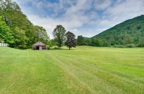 Salem House | 'Sky Parlor Farm' on 480 Acres w/Fire Pit!