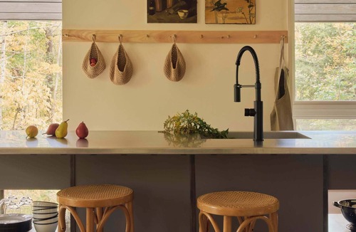 Brownsville House | Skyhawk Cabin: refined modern getaway with hot tub