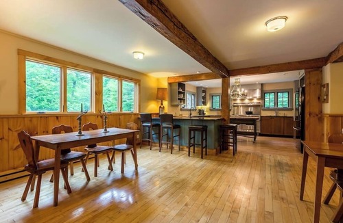 Stratton and Bromley Ski Areas House | Skylight Ski Lodge VT Rustic Chic Near Stratton