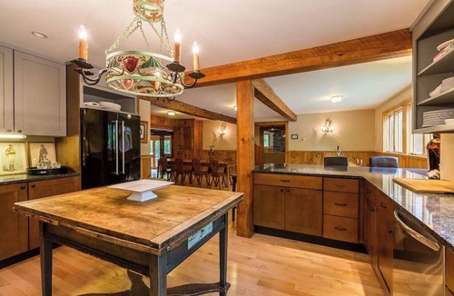 Stratton and Bromley Ski Areas House | Skylight Ski Lodge VT Rustic Chic Near Stratton