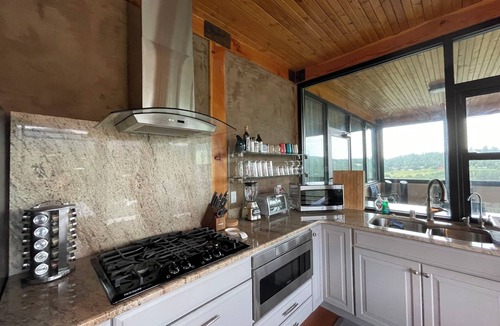 Zuzax House | Skyline Glass House - Sauna - Hot Tub - Paako Golf