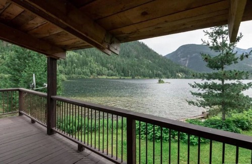 Revelstoke House | Sledders Cove ntimber frame house, hot tub, waterfront, beachfront, firepit