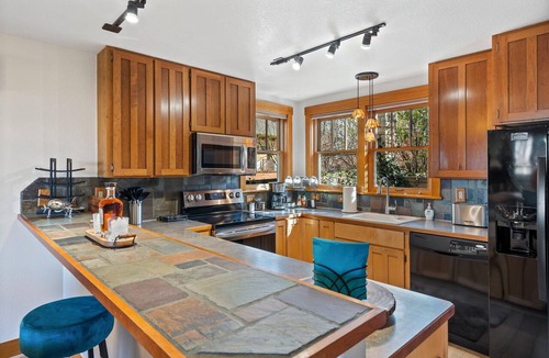 River Rock Condo | Sleek Condo – Near Park, Poudre River and Old Town