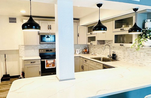 Fairview Shores House | Sleek, Spacious & Central – Your Ideal Getaway