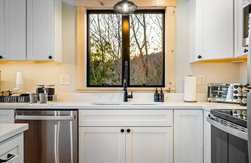 Bethel Ski Chalet | Sleep 29! Pano Views, Hot Tubs, Saunas, Game Rooms, Fire Pits, Dogs OK