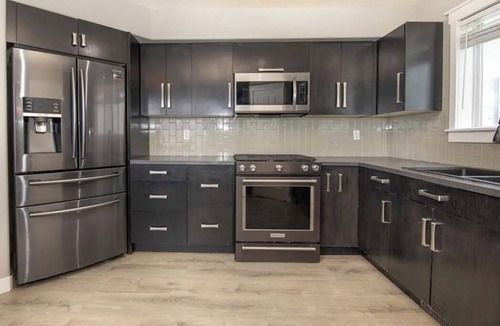 Sylvan Lake House | Sleeps 10/Beach Days & Hot Tub Nights with Rec Room/Pets ok/Close walk to Lake