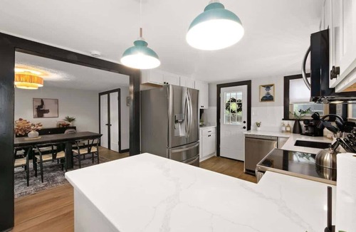 Medina House | Sleeps 13| HotTub| Historic Renovation| Downtown