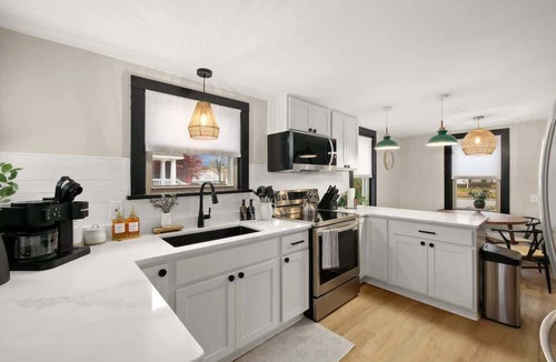 Medina House | Sleeps 13| HotTub| Historic Renovation| Downtown
