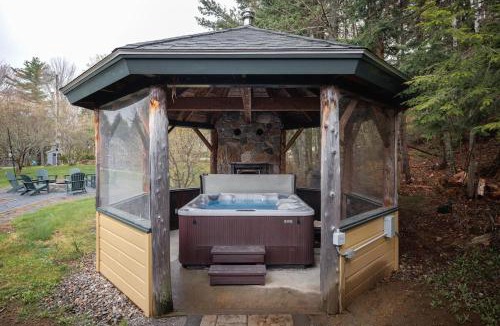Waterville Valley House | Sleeps 16-Hottub-Sauna-Pet Friendly-7 Min to Ski