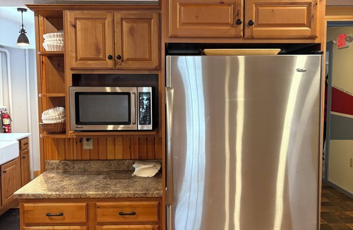 North Conway House | Sleeps 20 In Village 10 Bath Hot Tub