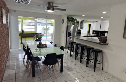 Pembroke Pines House | Sleeps 30 Large Heated Pool Home, 10 min to Hard Rock and 22 minutes to Beach
