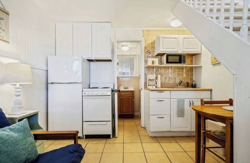 Ocean Park Apartment | SLEEPS 5 WITH FULL KITCHEN & STEPS TO THE BEACH!
