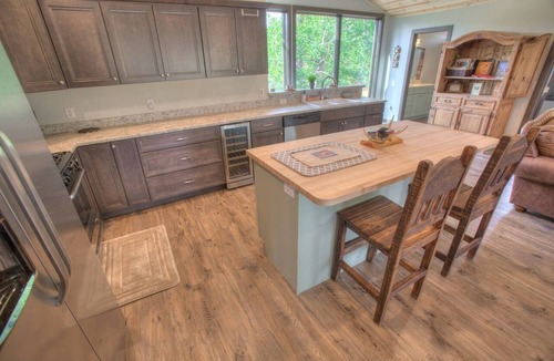 Deadwood Cabin | Sleepy Hollow Cabin with hot tub located in Powder House Pass
