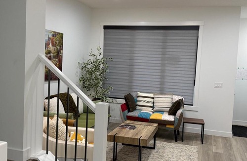 Silverado House | Slice of Heaven-Near Spruce Meadows 2 Car Garage - Central AC avail - Slps 8 -Entire Home