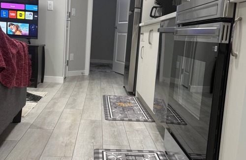 Northwest Calgary Apartment | Slice Of Paradise! 2 bdrm suite close to Stoney Trail and YYC airport