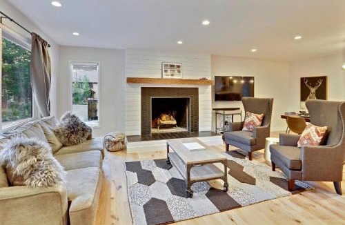 Old Town House | Slopeside Chalet on River Next To WP Resort I Fantastic Views I Private Hot Tub I Gas Firepit I Game Room I Activity Program