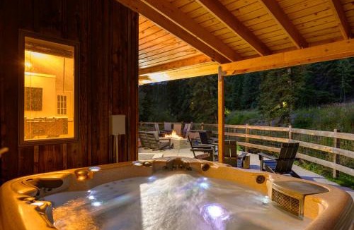Old Town House | Slopeside Chalet on River Next To WP Resort I Fantastic Views I Private Hot Tub I Gas Firepit I Game Room I Activity Program