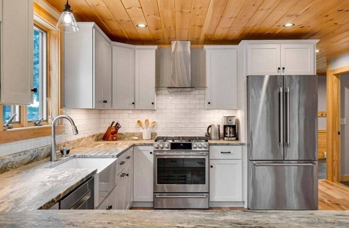 Sunday River Area Ski Chalet | Slopeside Chalet w/Hot Tub, Sauna & Game Room