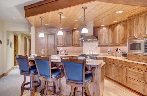 Winter Park House | Slopeside Villa 90 I Hot Tub I Great Views I Activity Program