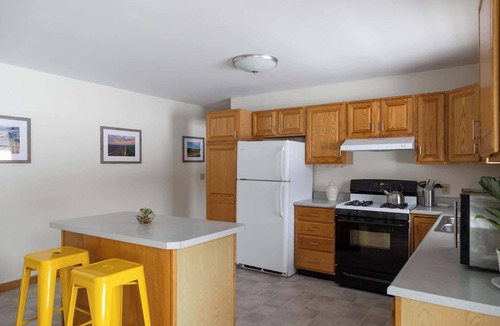 Jeffersonville House | Smuggs Mountain House w/Hot Tub, Sauna & River