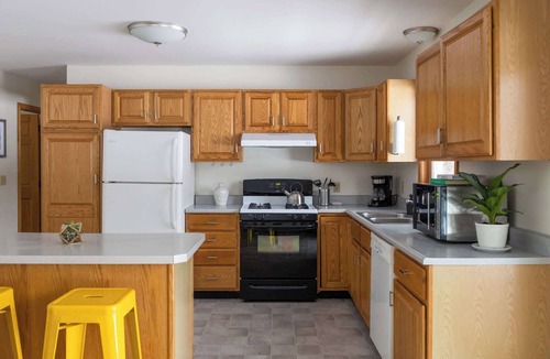 Jeffersonville House | Smuggs Mountain House w/Hot Tub, Sauna & River