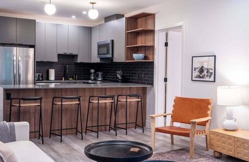 Revelstoke Condo | Snow & Swing Getaway - Three Bedrooms with Hot Tub