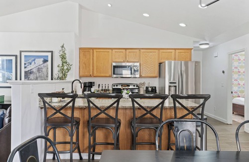 Ogden House | SnowBasin, Breakfast, Pets, Massage, BBQ, 30+