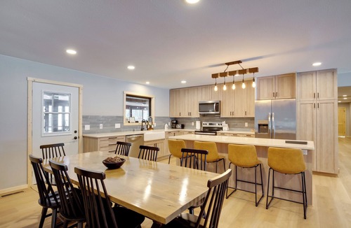 Eagle River Cottage | Snowmobile & Enjoy Eagle River! Southside Lodge