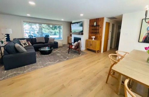Jackson House | SnowPack: Walk to Town! AC! Renovated! Big Backyard Oasis