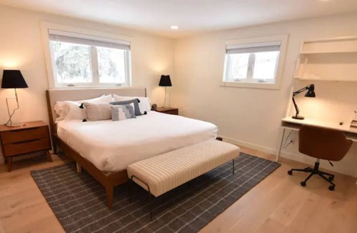 Jackson House | SnowPack: Walk to Town! AC! Renovated! Big Backyard Oasis