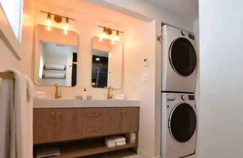 Jackson House | SnowPack: Walk to Town! AC! Renovated! Big Backyard Oasis