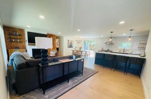 Jackson House | SnowPack: Walk to Town! AC! Renovated! Big Backyard Oasis