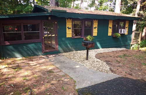 Lake George Cabin | Snowshoe Hare Cabin at the Adirondack Lodge - 5 mins to Lake George Village