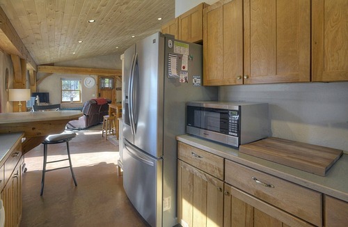 Los Ranchitos Estates Cabin | Solar-Powered Cabin | Starlink, Secluded Retreat