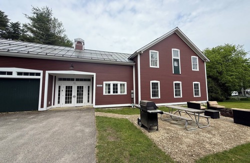 Salisbury House | Songadeewin Suite @ Waterhouses 3 bedroom,kitchen, bath, dining-family room