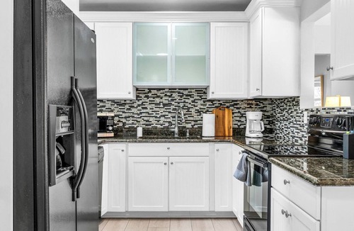 Southside House | SoSo Coastal Retreat – Walk to Intracoastal & Downtown
