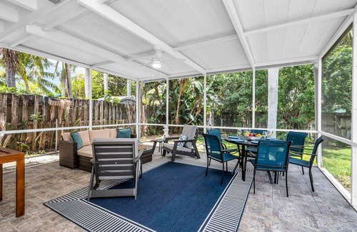 Southside House | SoSo Coastal Retreat – Walk to Intracoastal & Downtown