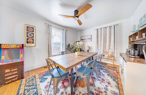 Akron House | South Akron 3 bedroom 1 bath home w king bed and Smart TVs