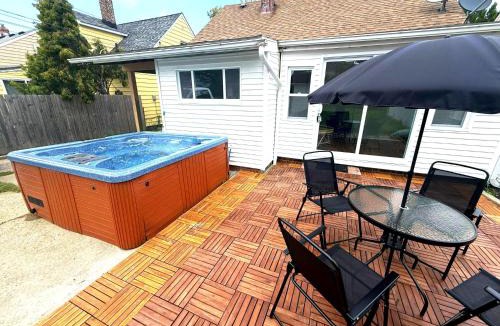 South Euclid House | South Euclid 4BR Luxe Escape with Game room and BBQ